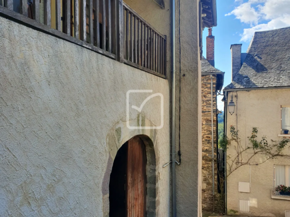 Maison de village à rénover avec jardin à Donzenac 