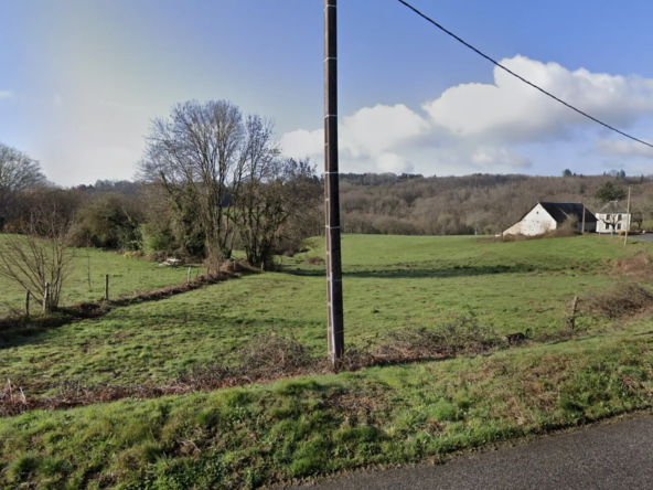 Terrain constructible de 2366 m² à vendre à Neuville 