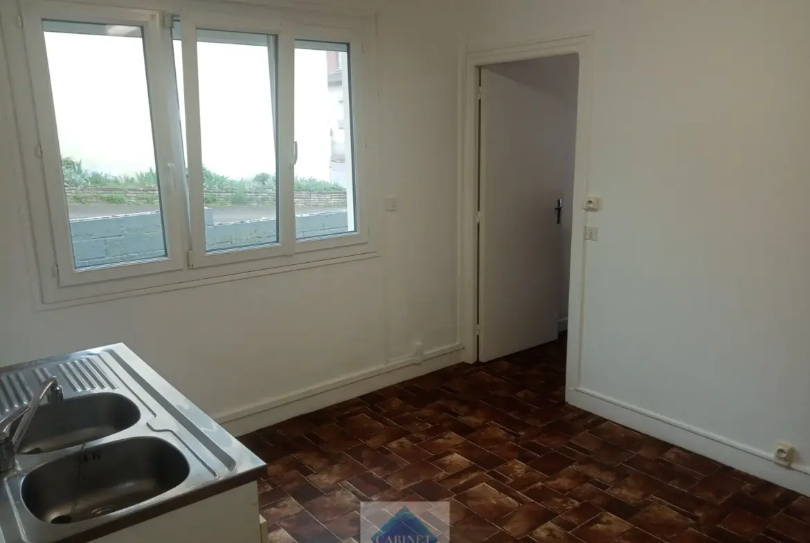 À vendre : Maison semi-mitoyenne à Eu, centre-ville 