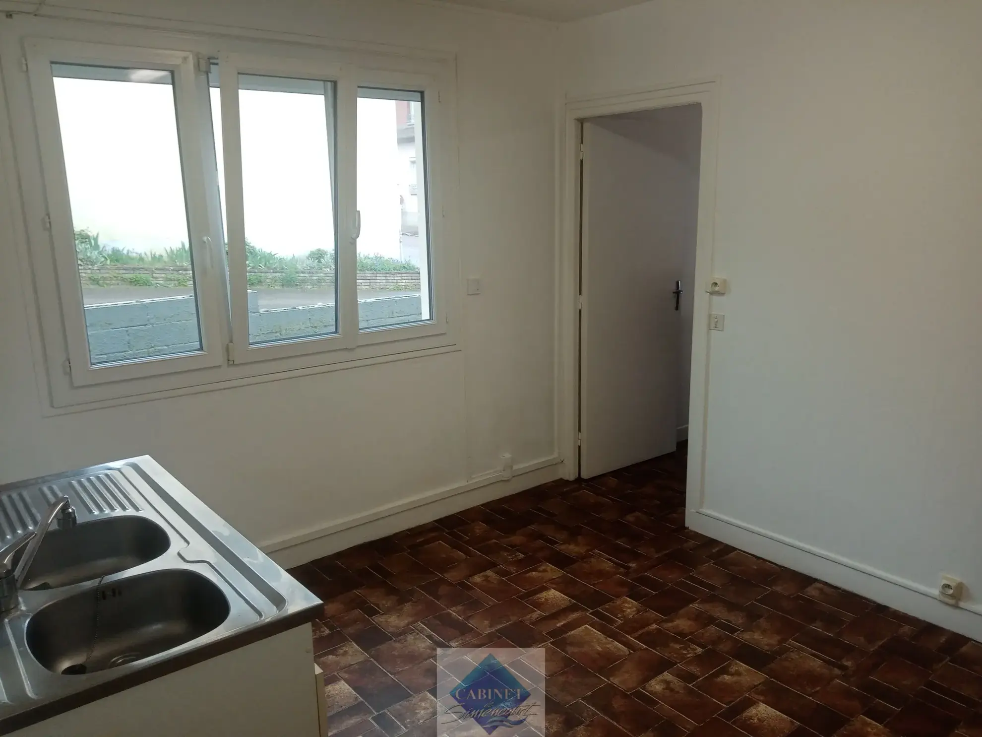 À vendre : Maison semi-mitoyenne à Eu, centre-ville 
