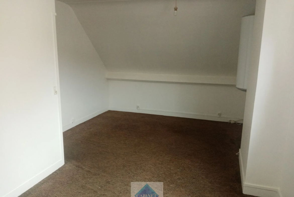 À vendre : Maison semi-mitoyenne à Eu, centre-ville 