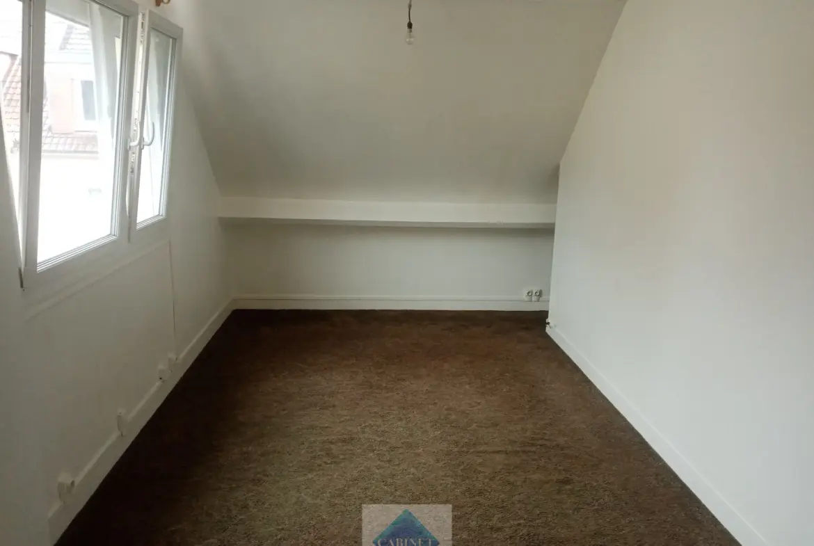 À vendre : Maison semi-mitoyenne à Eu, centre-ville 