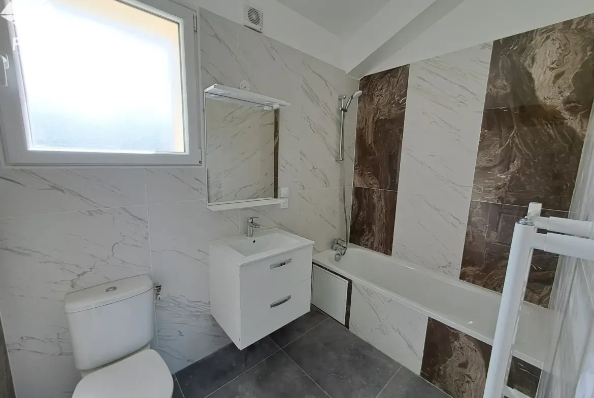 Maison Mitoyenne à Saint-Valery-en-Caux - 5 Chambres, 104 m² 