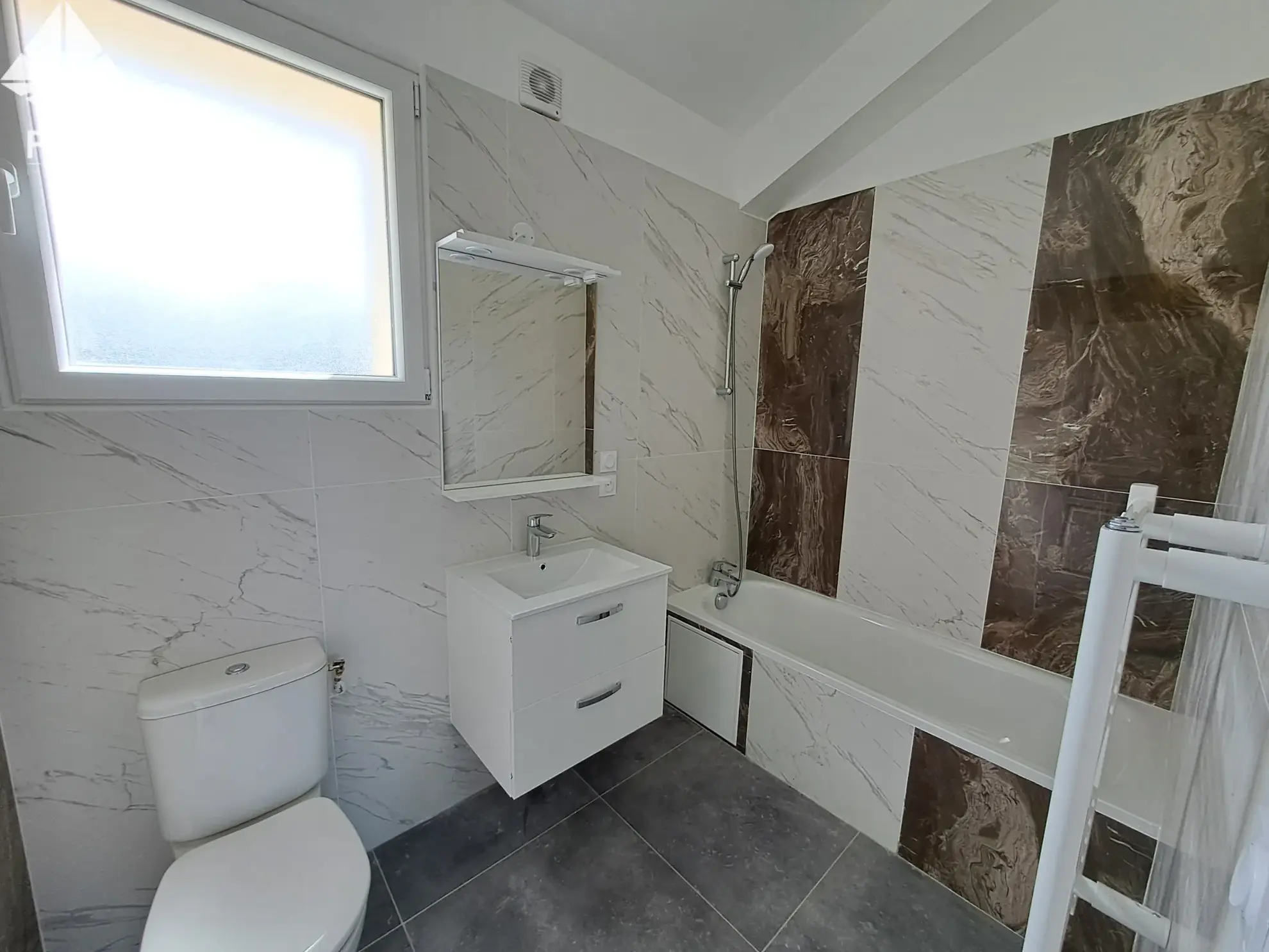 Maison Mitoyenne à Saint-Valery-en-Caux - 5 Chambres, 104 m² 