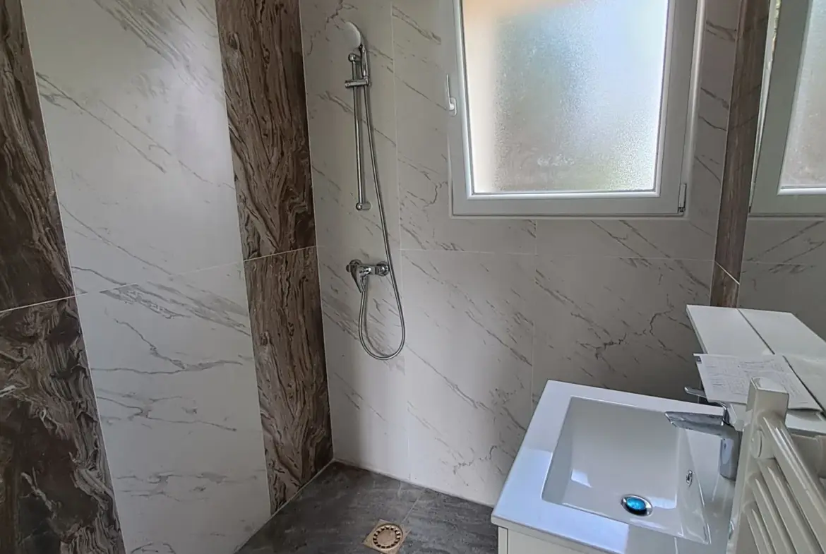 Maison Mitoyenne à Saint-Valery-en-Caux - 5 Chambres, 104 m² 