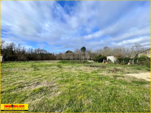 Terrain à bâtir à Landiras avec vue sur la prairie 