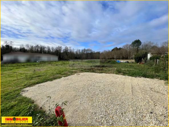 Terrain à bâtir à Landiras avec vue sur la prairie 