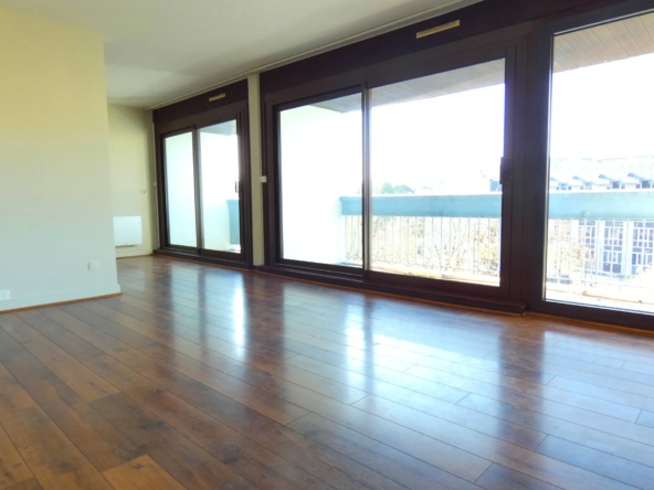 Appartement T3 à vendre à Aurillac avec ascenseur et balcons 
