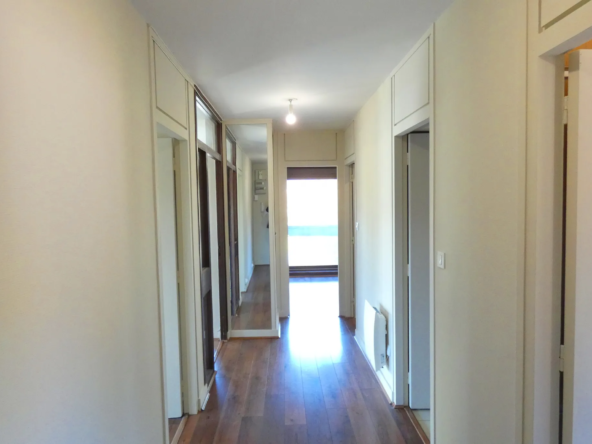 Appartement T3 à vendre à Aurillac avec ascenseur et balcons 