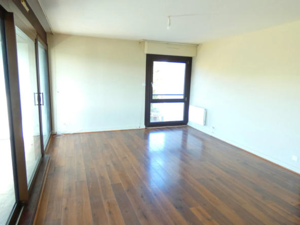 Appartement T3 à vendre à Aurillac avec ascenseur et balcons 