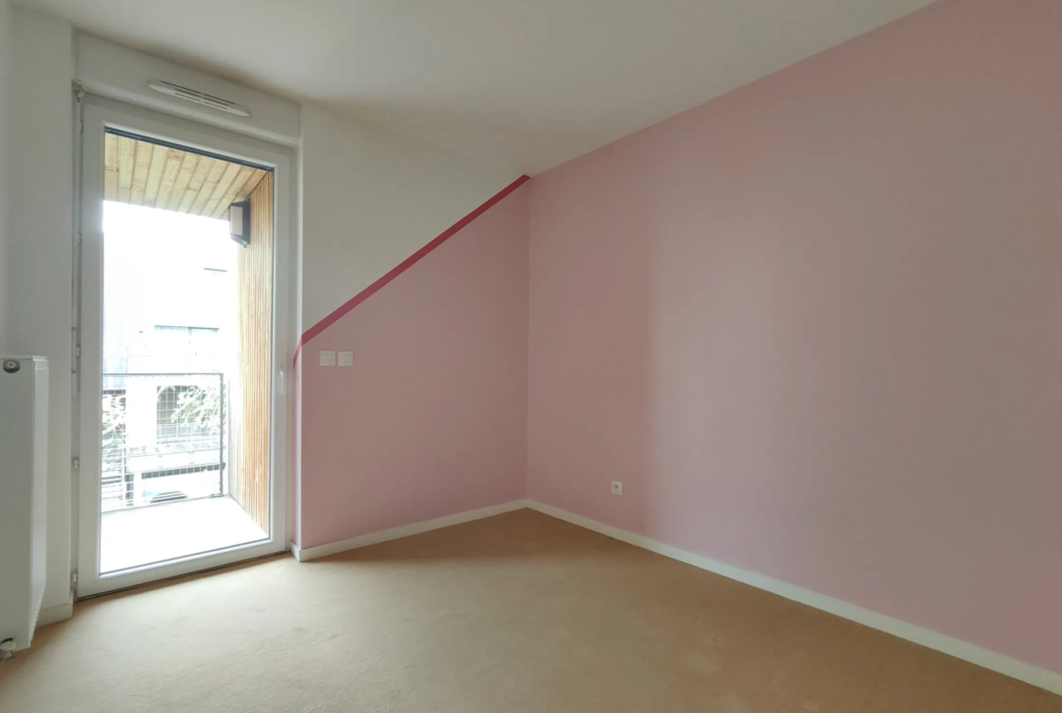 Appartement T4 à Lille Moulins avec balcons et place de parking 