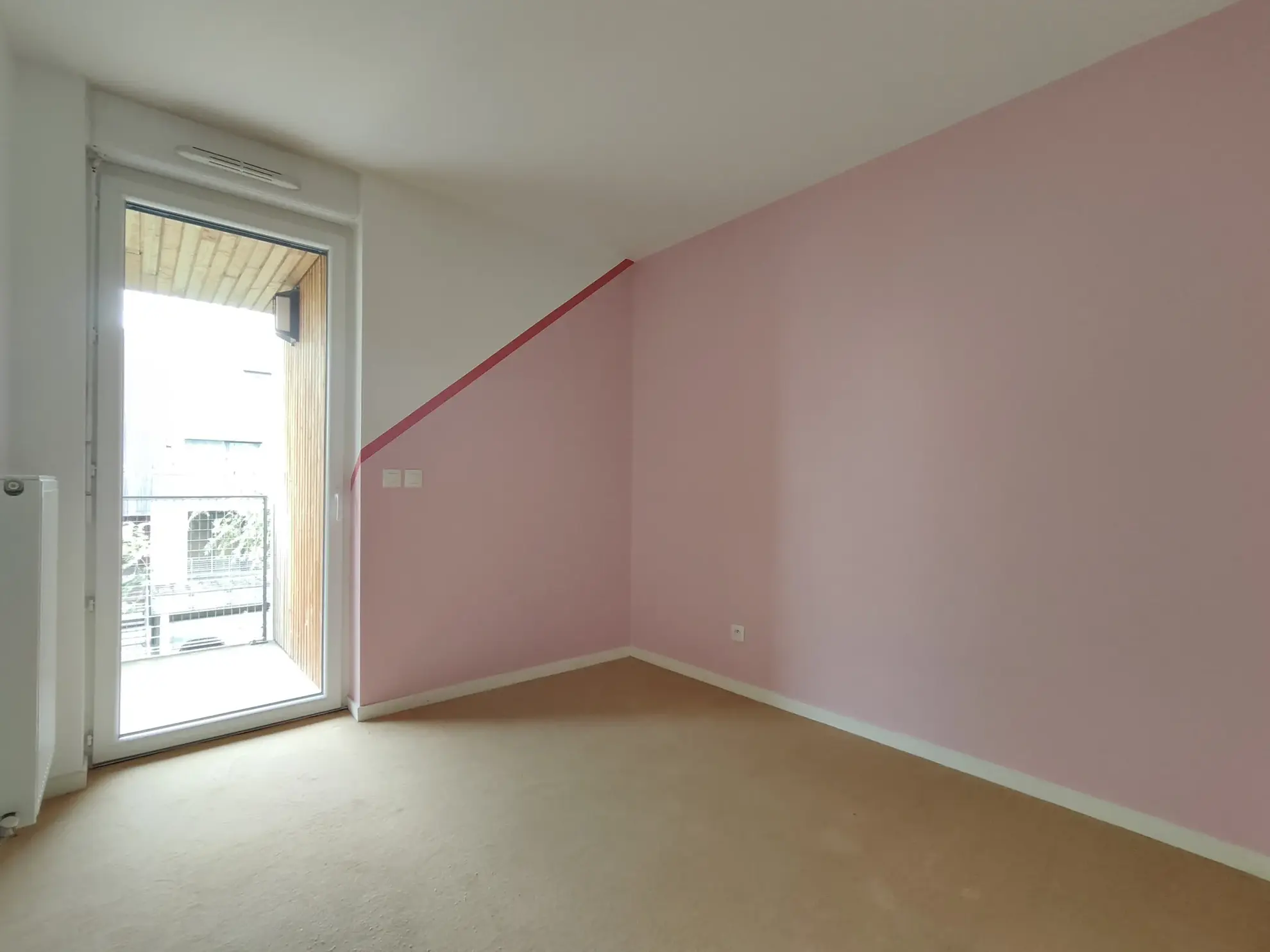 Appartement T4 à Lille Moulins avec balcons et place de parking 