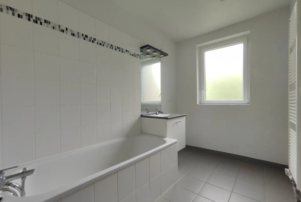 Appartement T4 à Lille Moulins avec balcons et place de parking 