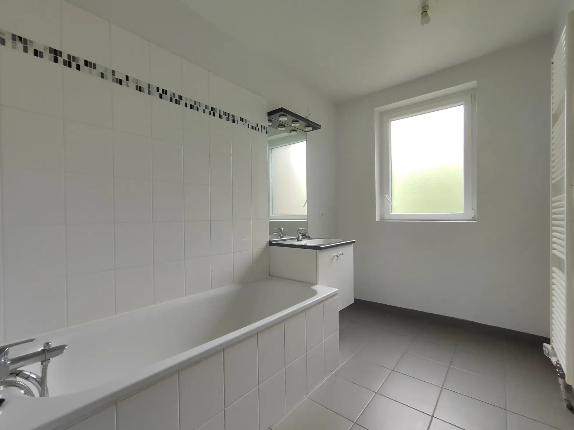 Appartement T4 à Lille Moulins avec balcons et place de parking 