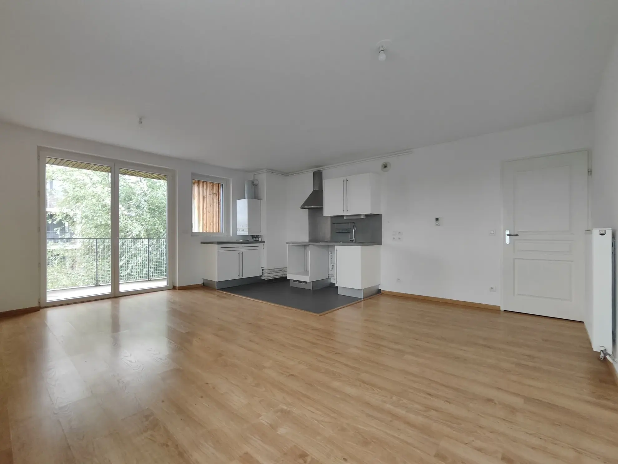Appartement T4 à Lille Moulins avec balcons et place de parking 