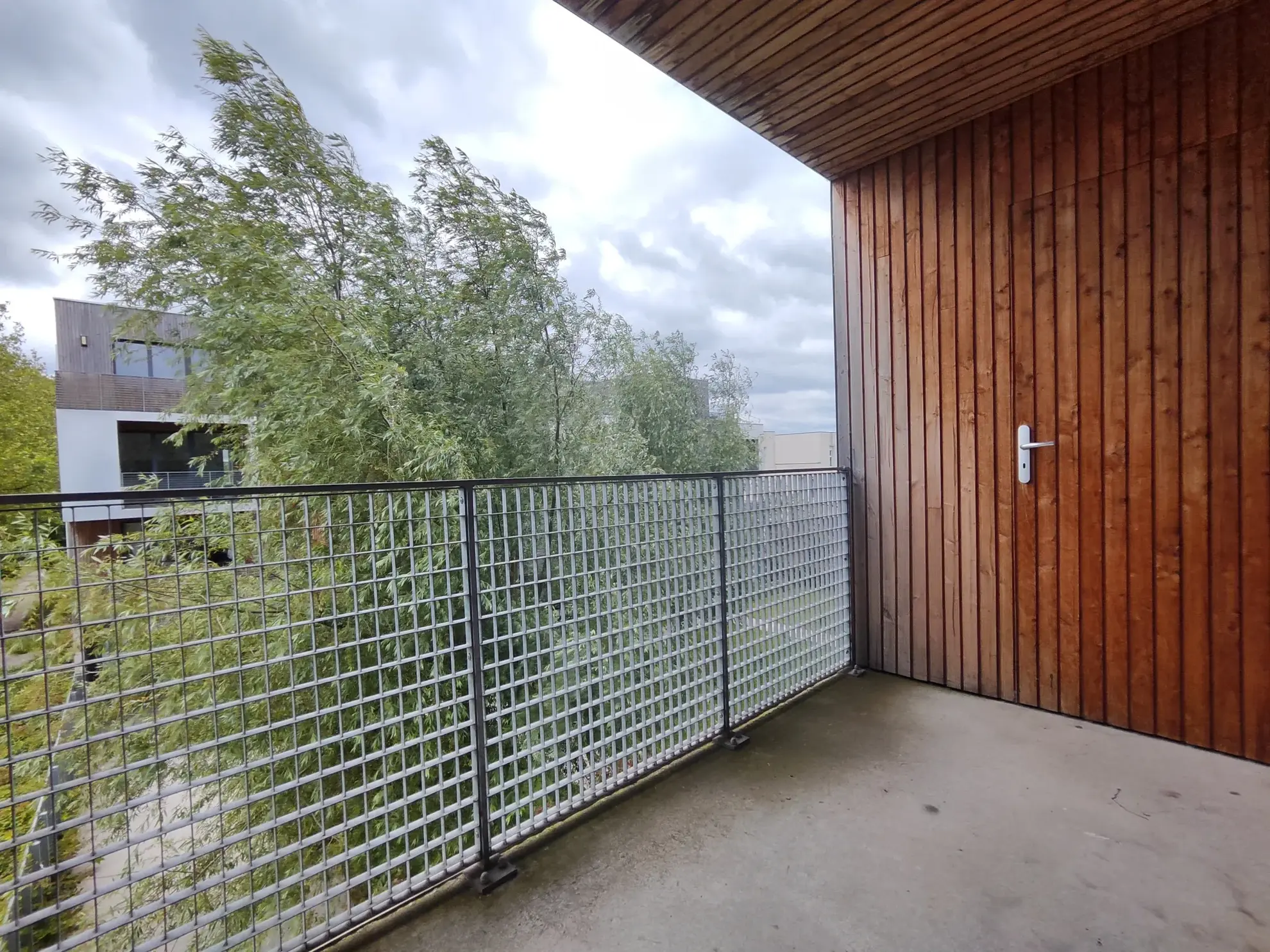 Appartement T4 à Lille Moulins avec balcons et place de parking 