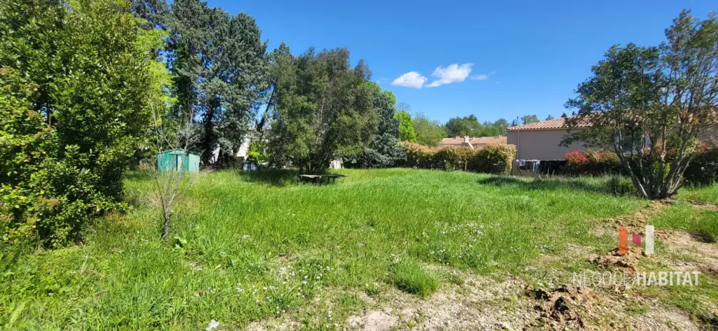 Terrain constructible de 662 m² à Saussines - 2 maisons possibles