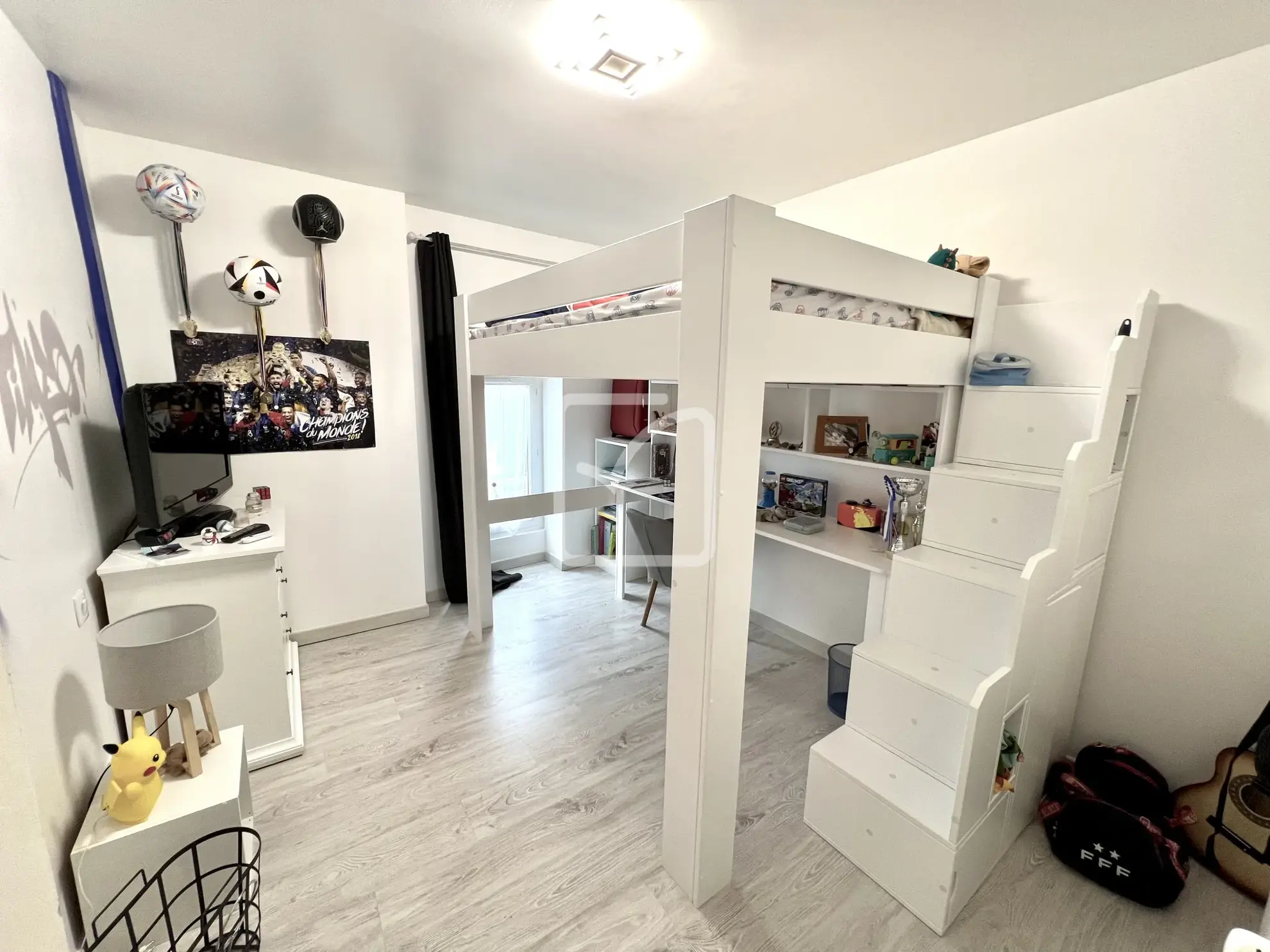 Immeuble de 262 m2 avec local commercial et duplex à vendre à Cosnac 