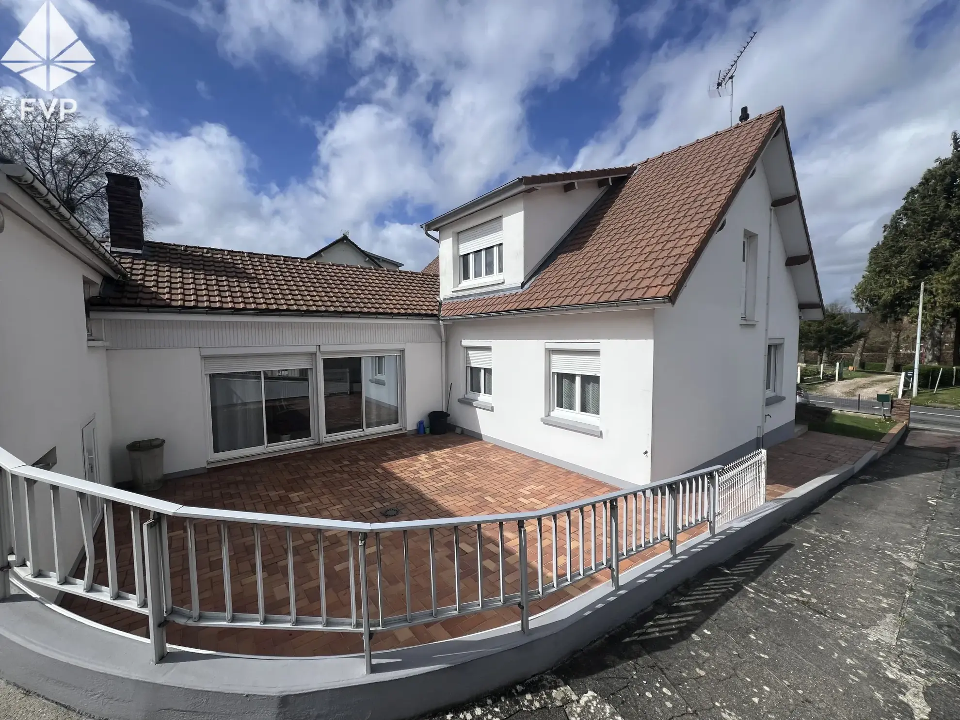 Maison T5 à Fauville en Caux avec dépendances à vendre 