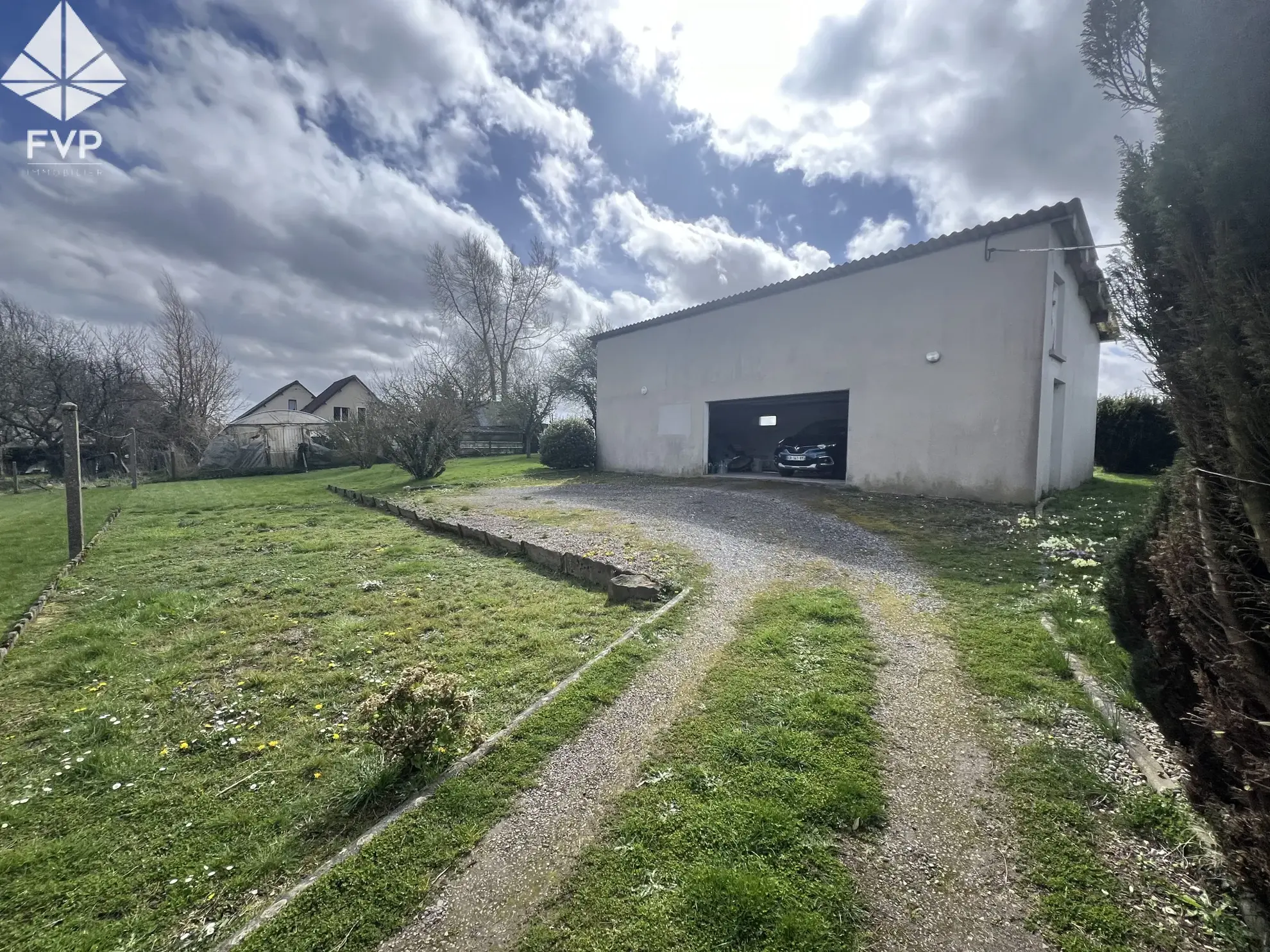 Maison T5 à Fauville en Caux avec dépendances à vendre 