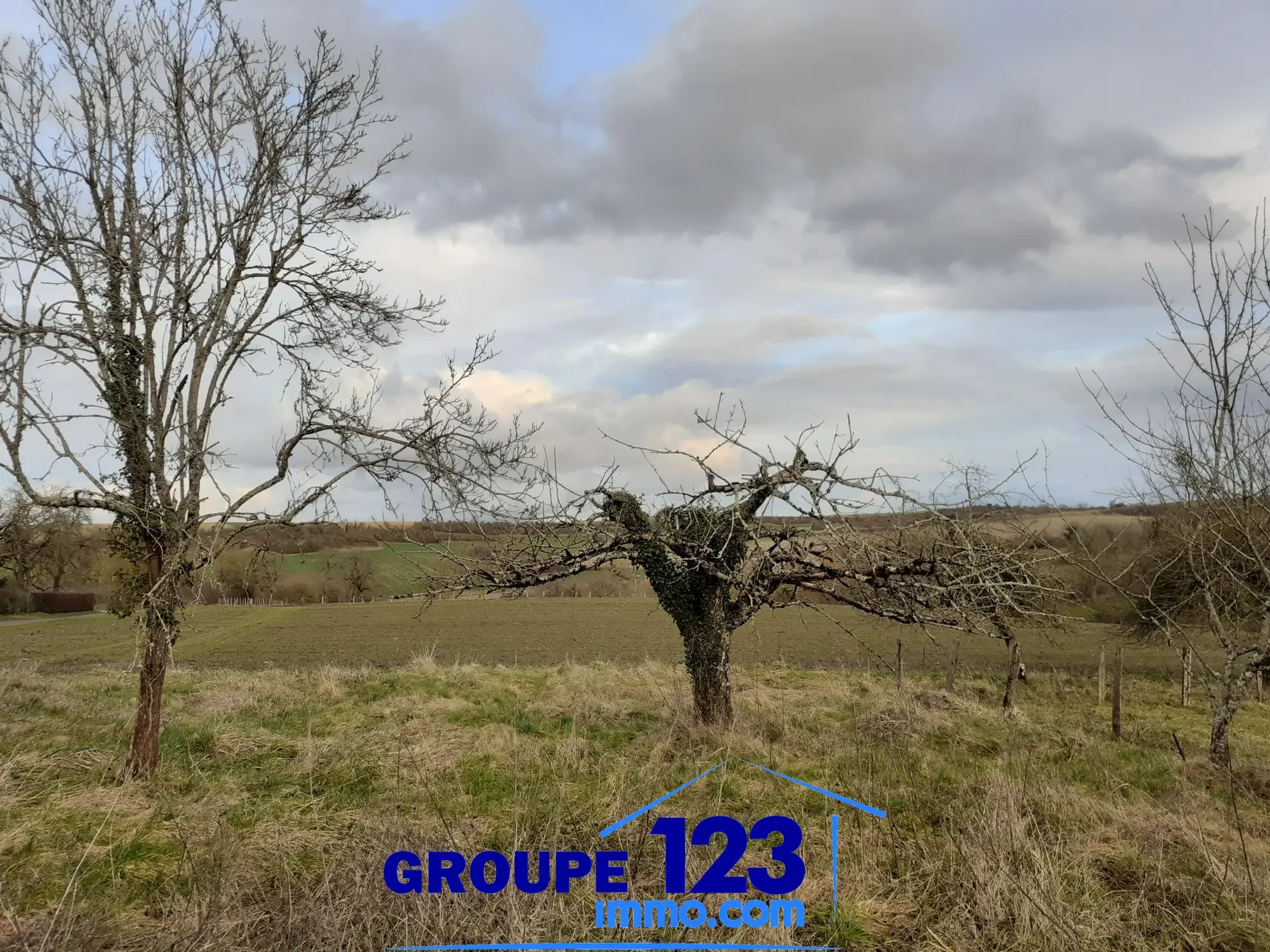 Terrain constructible de 8 254 m² à Merry-la-Vallée 