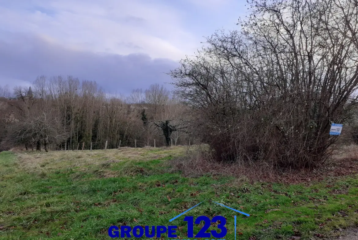 Terrain constructible de 8 254 m² à Merry-la-Vallée 