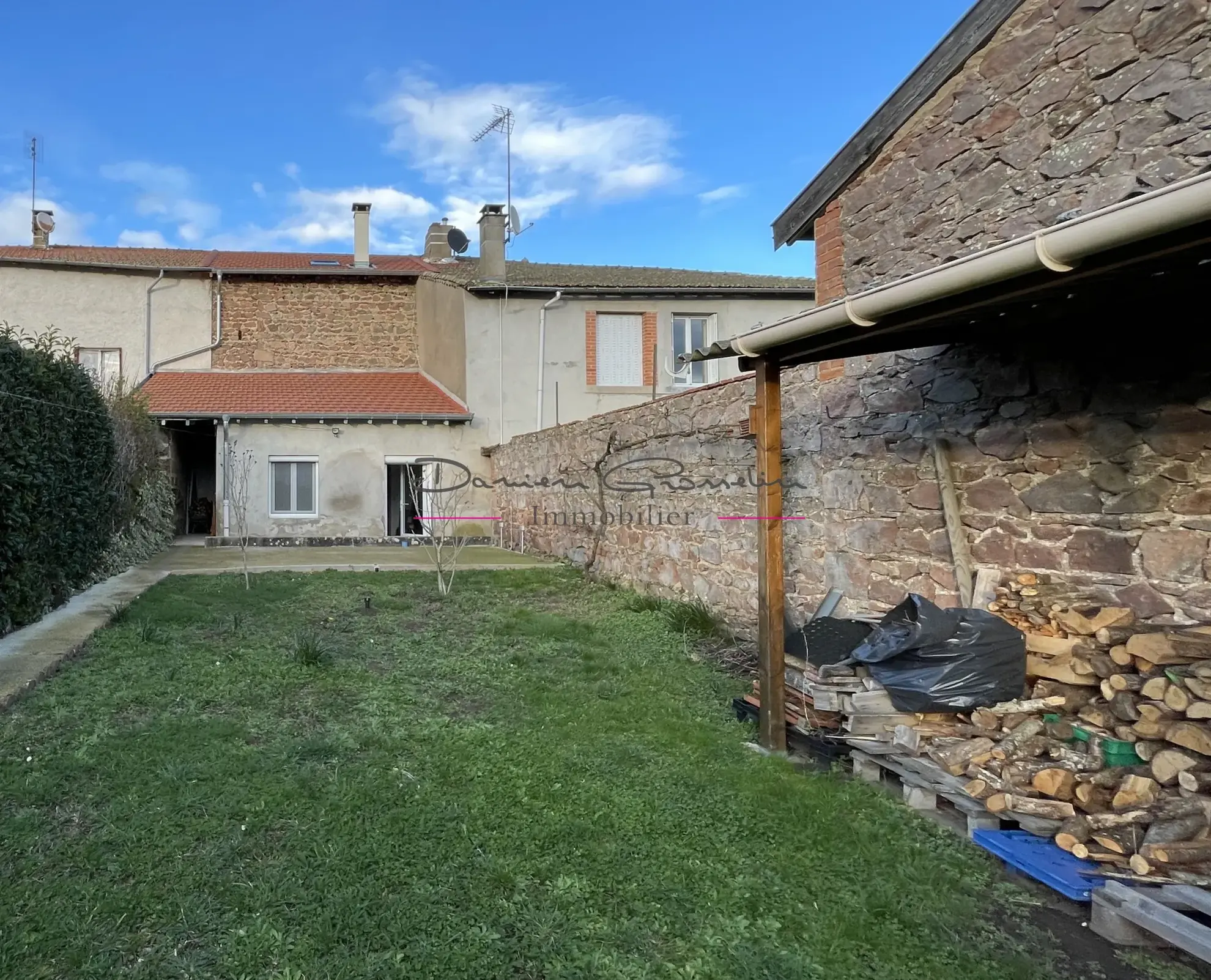Maison de village avec terrain à Amplepuis 