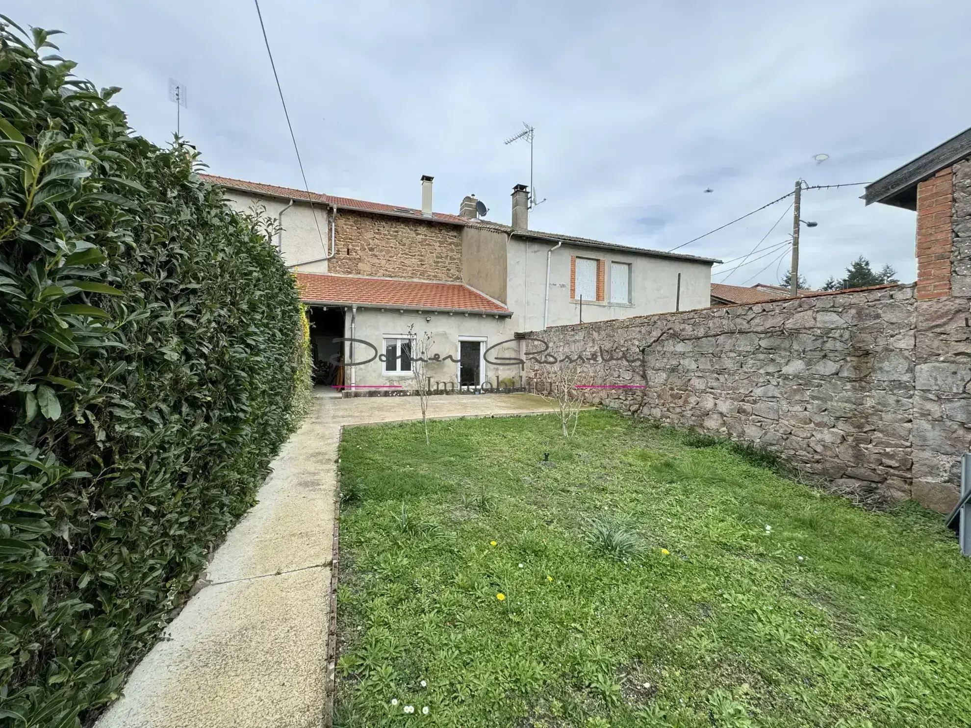 Maison de village avec terrain à Amplepuis 