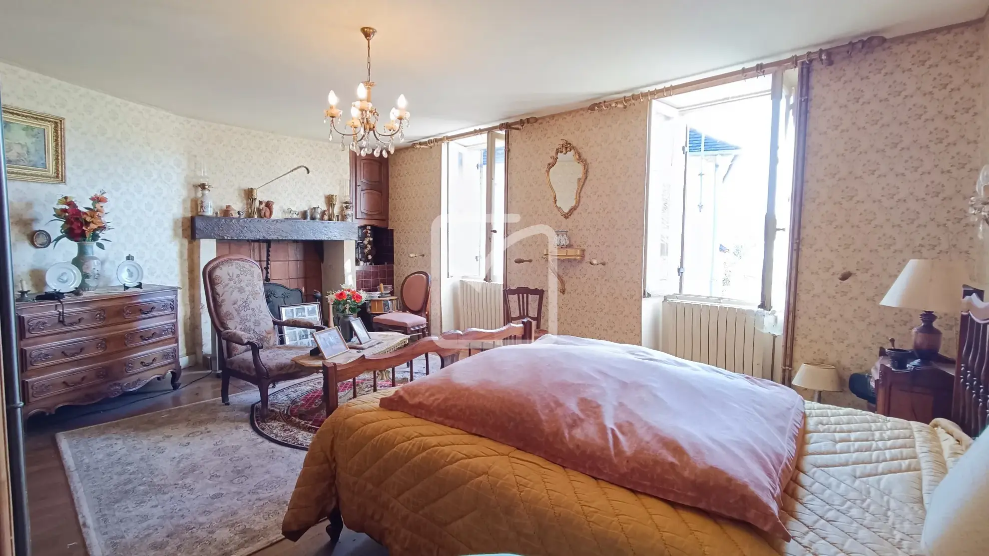 Maison à rénover avec granges et terrain à Coulaures 