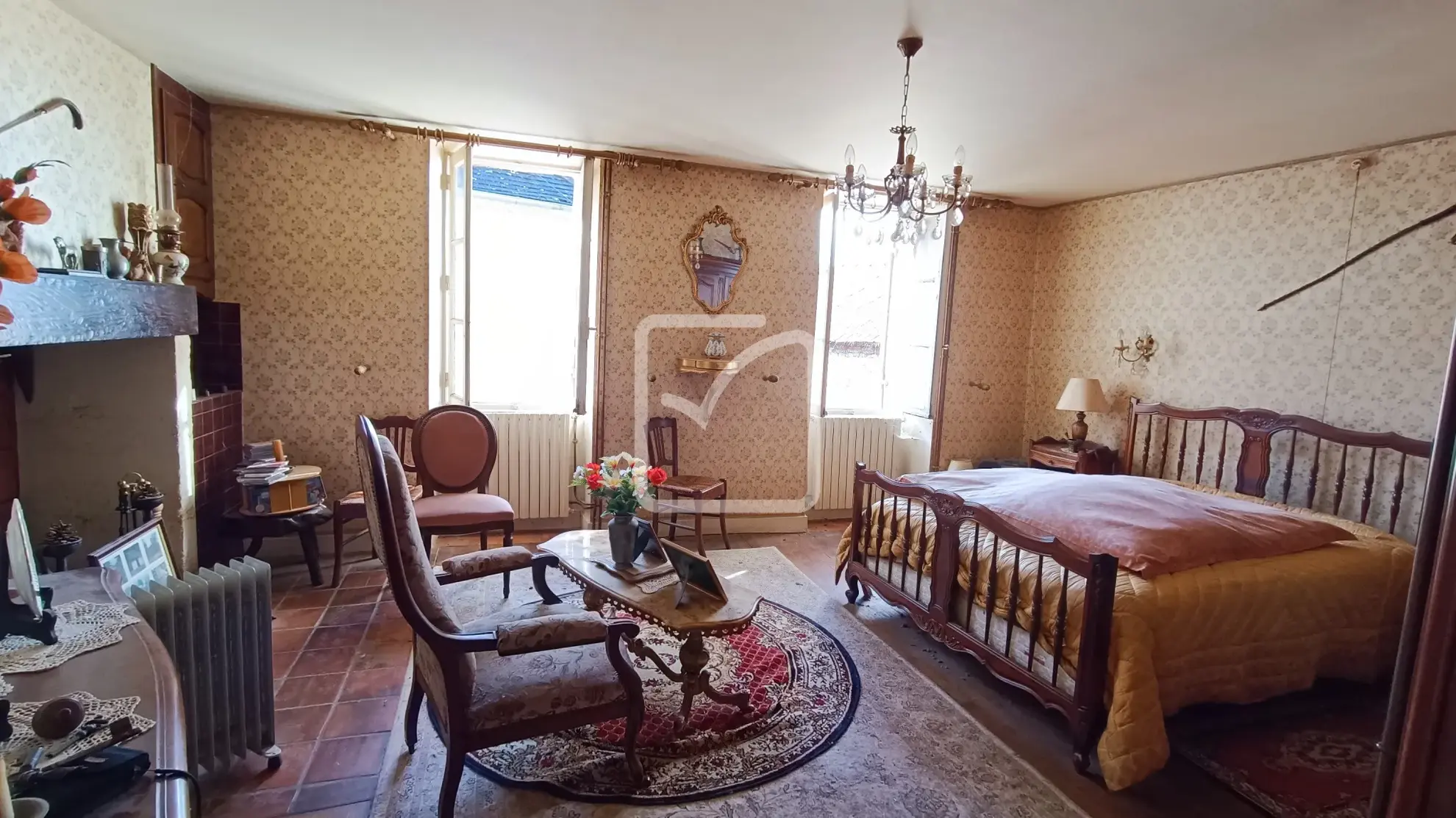 Maison à rénover avec granges et terrain à Coulaures 