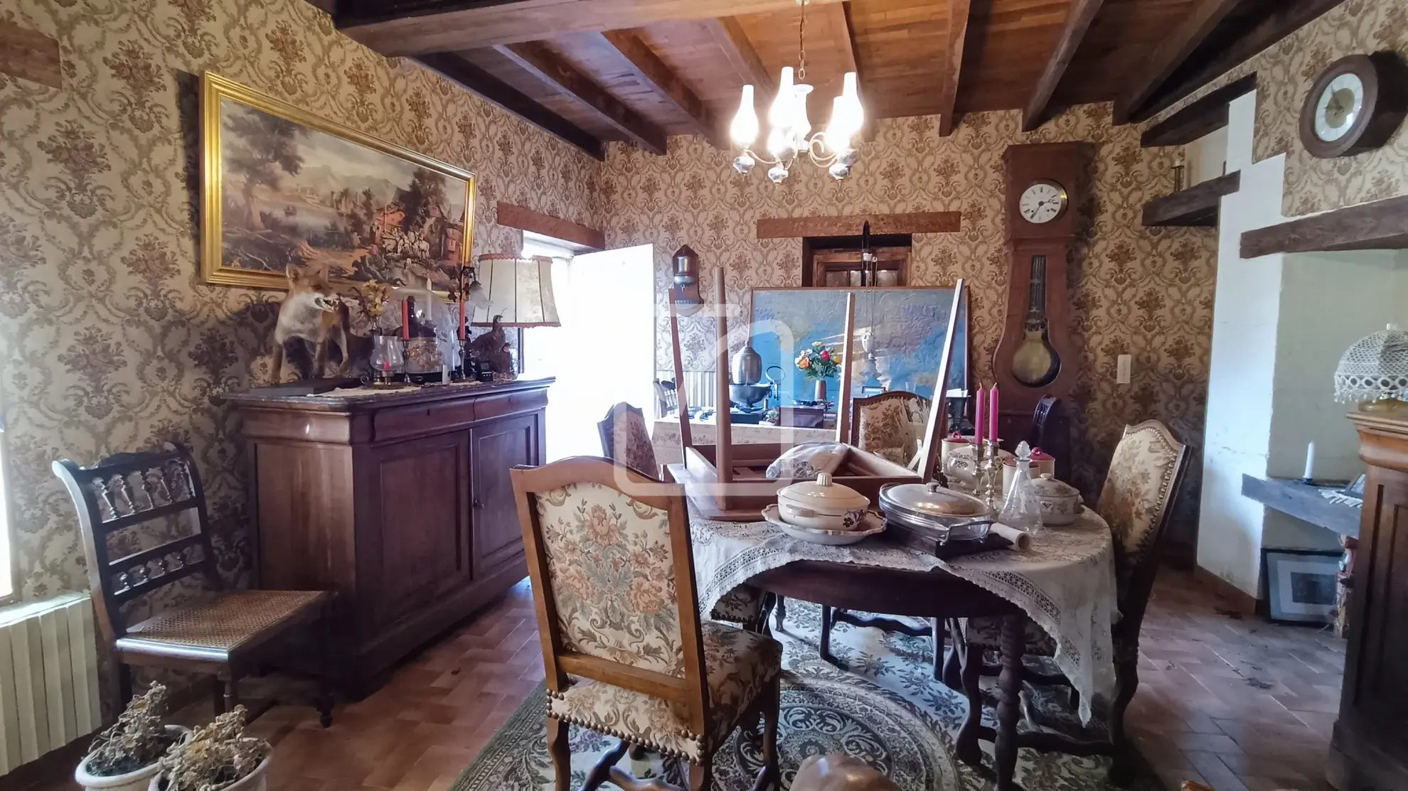 Maison à rénover avec granges et terrain à Coulaures 