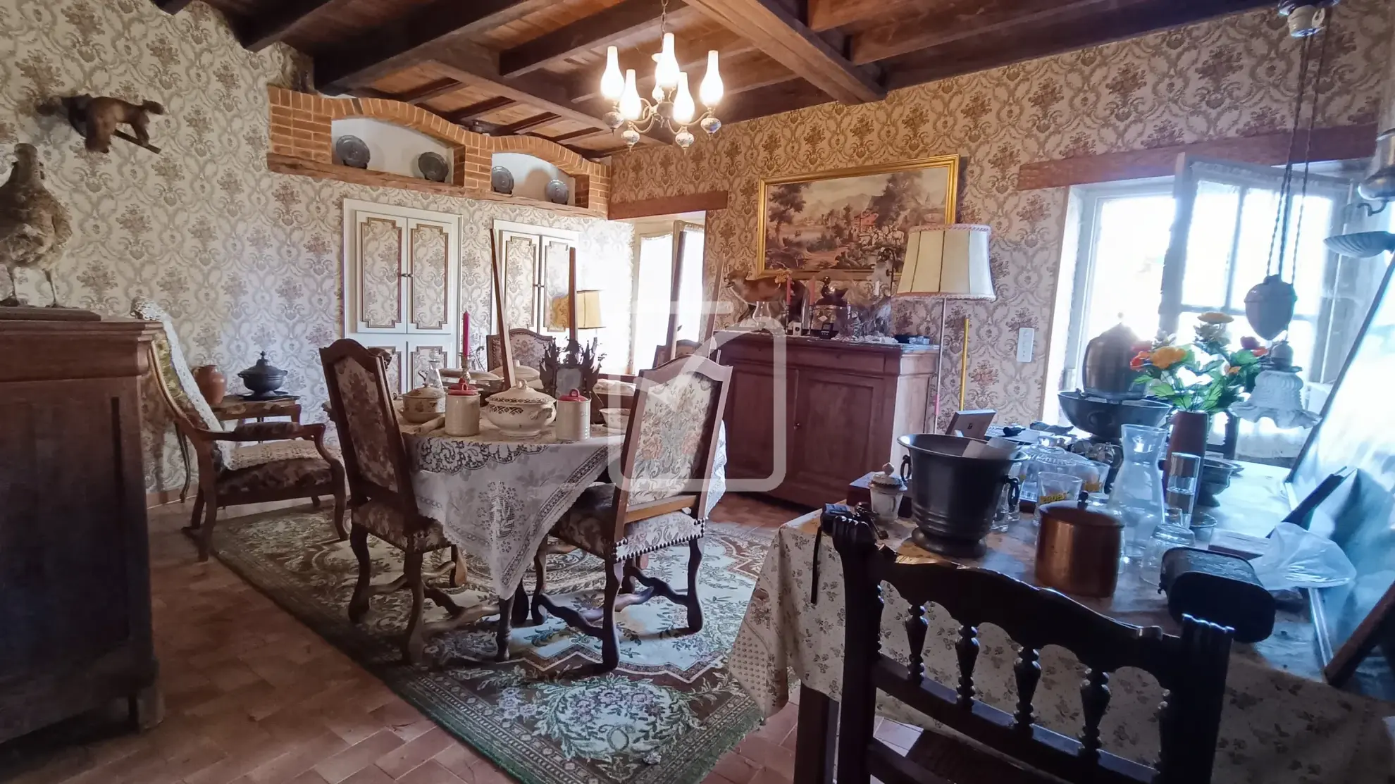 Maison à rénover avec granges et terrain à Coulaures 