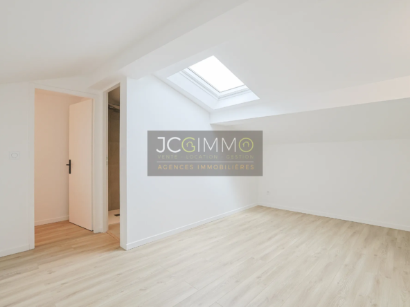 Superbe Loft Duplex T4 Rénové à Sollies Pont - 120 m² 