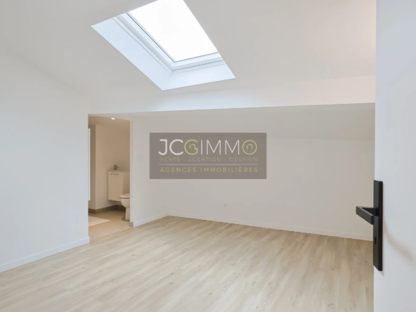 Superbe Loft Duplex T4 Rénové à Sollies Pont - 120 m² 