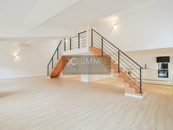 Superbe Loft Duplex T4 Rénové à Sollies Pont - 120 m² 