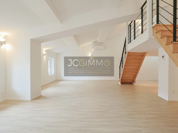 Superbe Loft Duplex T4 Rénové à Sollies Pont - 120 m² 
