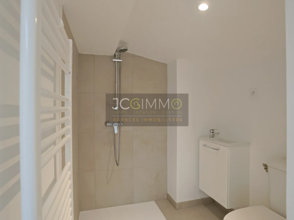 Superbe Loft Duplex T4 Rénové à Sollies Pont - 120 m² 