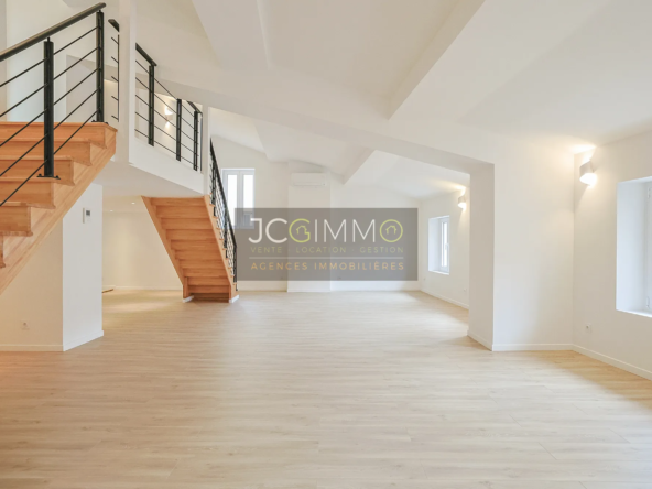 Superbe Loft Duplex T4 Rénové à Sollies Pont - 120 m² 