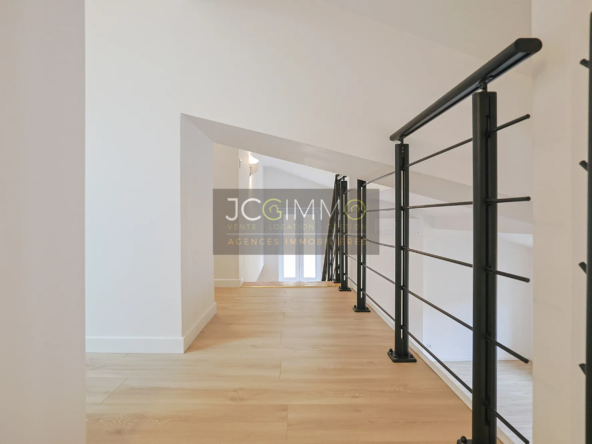 Superbe Loft Duplex T4 Rénové à Sollies Pont - 120 m² 