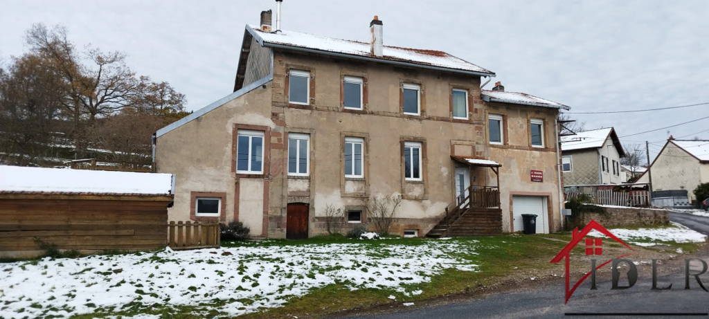 Vente d'une ancienne école rénovée à Laveline devant Bruyères