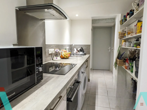 Appartement T2 de 35m² avec Terrasse et Annexe à Signes 