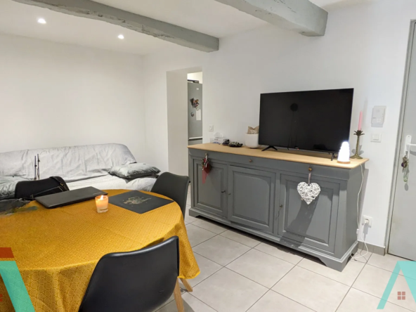 Appartement T2 de 35m² avec Terrasse et Annexe à Signes 