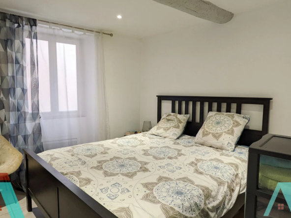 Appartement T2 de 35m² avec Terrasse et Annexe à Signes 