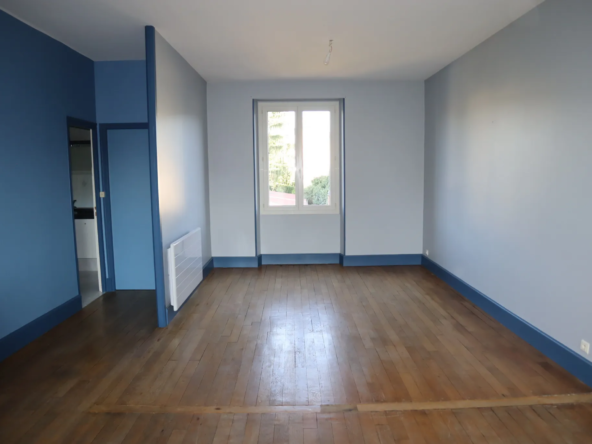 Maison divisée en deux appartements à Autun à vendre 