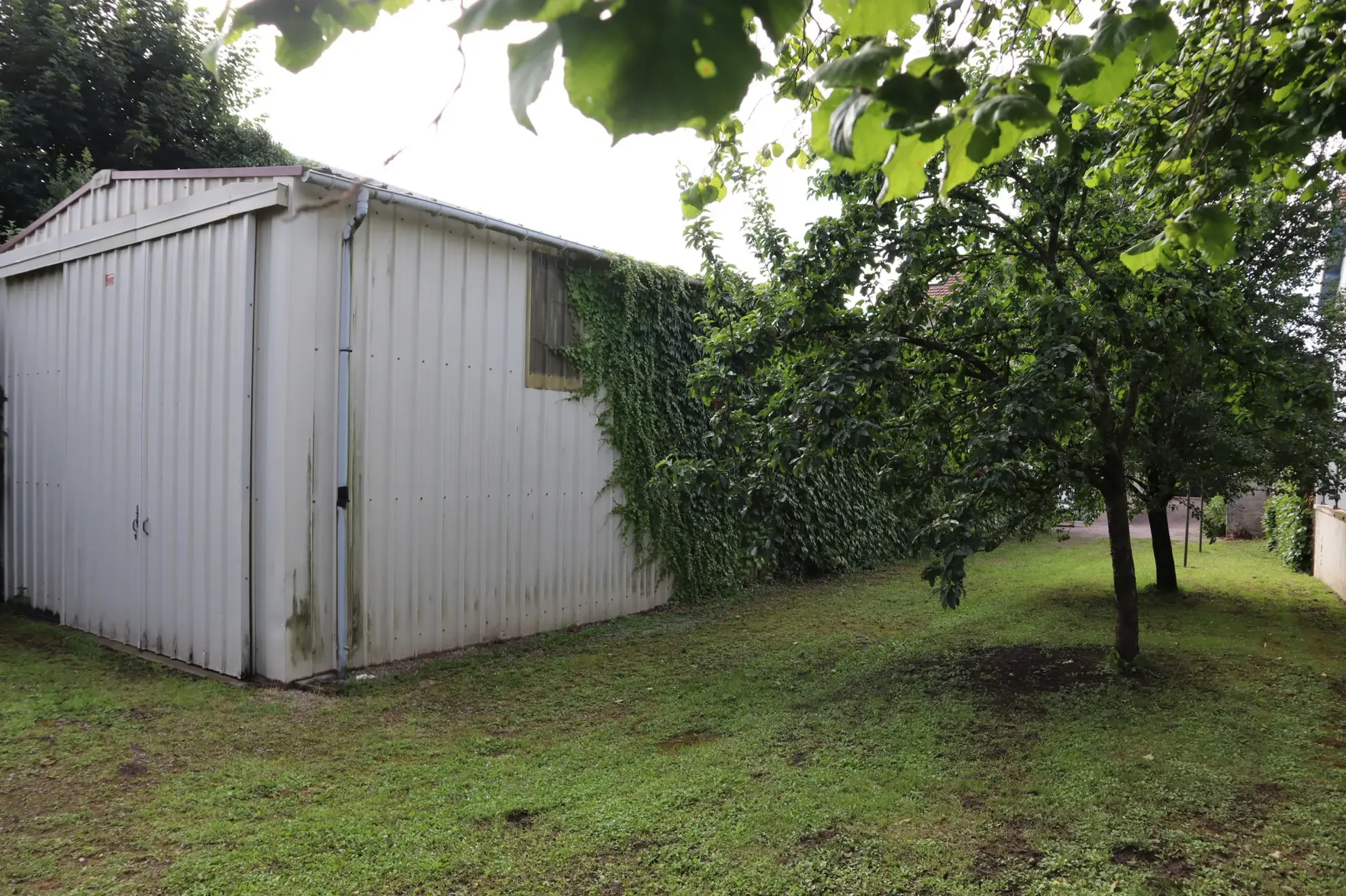 Maison divisée en deux appartements à Autun à vendre 