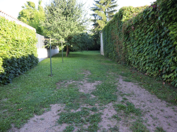 Maison divisée en deux appartements à Autun à vendre 
