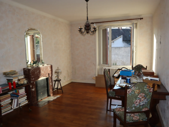 Maison divisée en deux appartements à Autun à vendre 