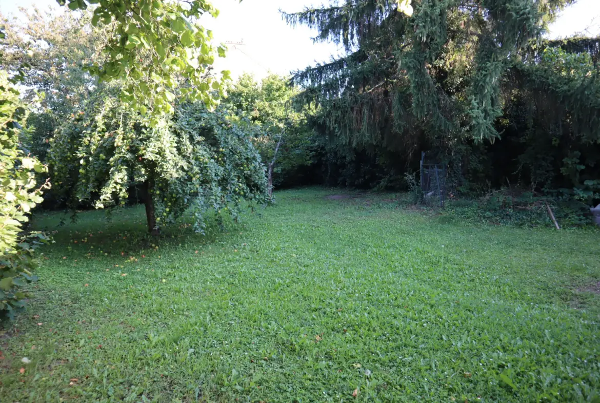 Maison divisée en deux appartements à Autun à vendre 