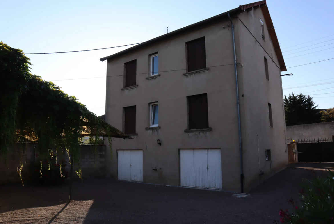 Maison divisée en deux appartements à Autun à vendre 