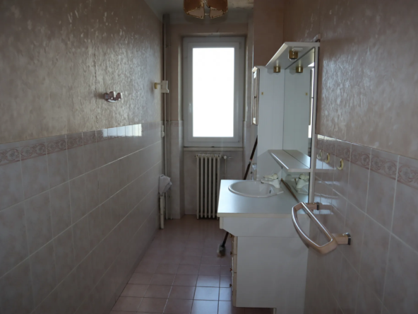 Maison divisée en deux appartements à Autun à vendre 